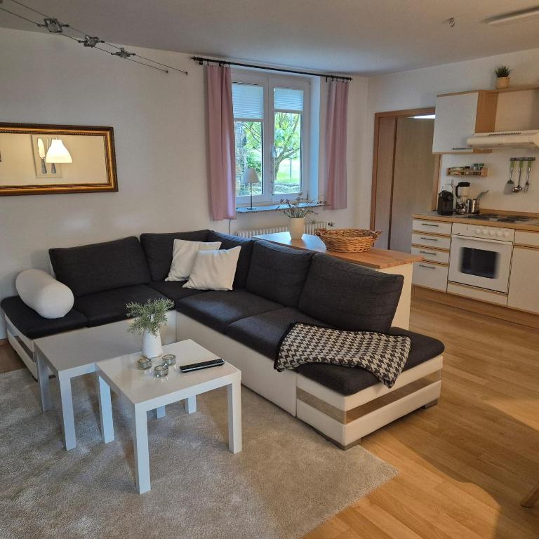 a living room with a couch and a table at Ferienwohnung Kleine Pause in Emmendingen
