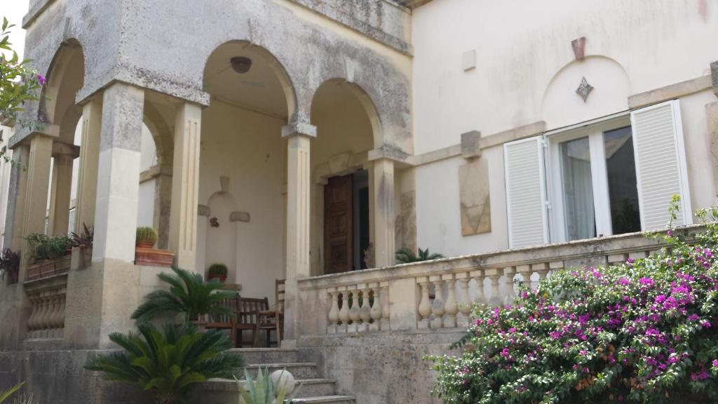 Mặt tiền/cổng chính của Luxury Villa Monika