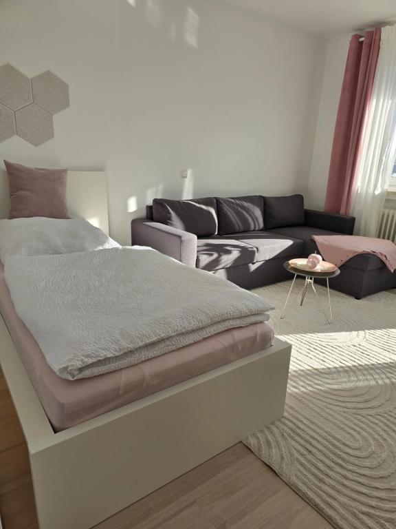 a living room with a bed and a couch at Ferienwohnung Weitblick in Dachau