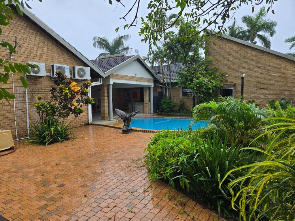 Πισίνα στο ή κοντά στο Happy Holiday Lodge