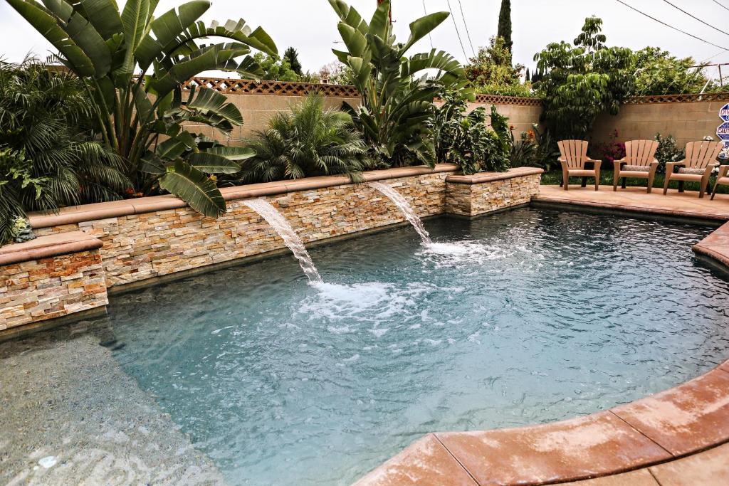 a pool with two water fountains in a yard at Destination #10 in Anaheim