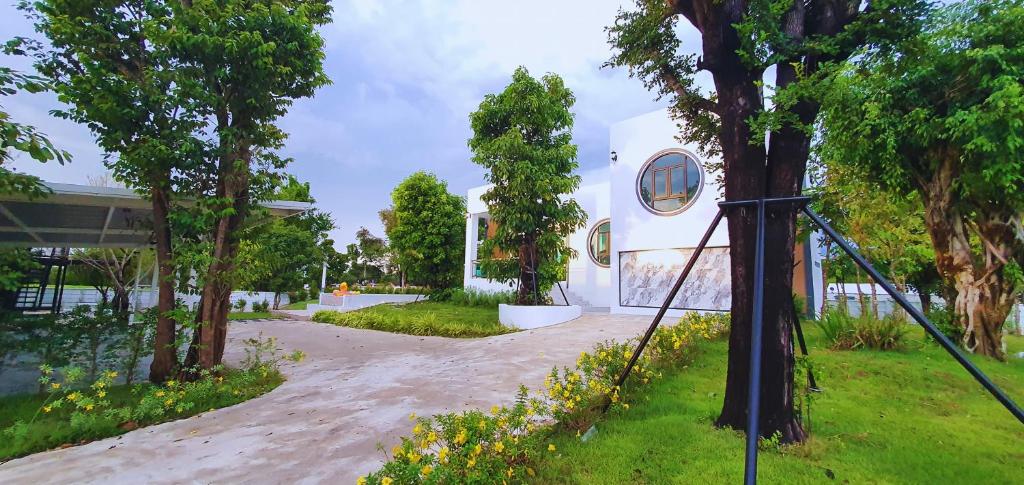 Zahrada ubytování ฟอเรสต์ พูลวิลล่าพิษณุโลก Forest Poolvilla Phitsanulok