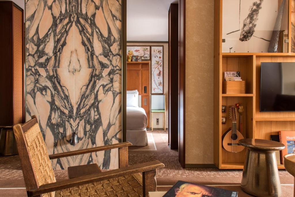 Brach Madrid - Evok Collection - 19