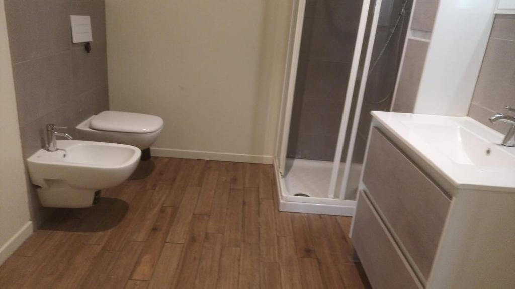 Ένα μπάνιο στο Staveco Apartments