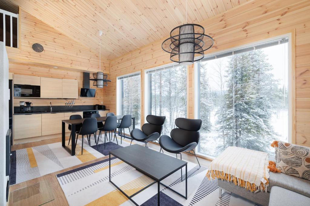 a living room with a table and chairs at Porevillas Iso-Syöte B in Syöte