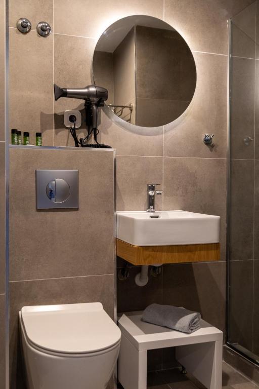 Mythic Summer Hotel - 4