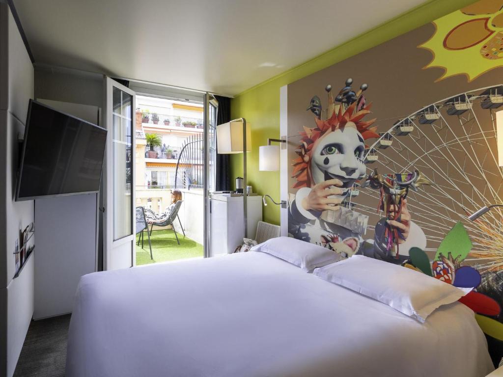 Ένα ή περισσότερα κρεβάτια σε δωμάτιο στο Mercure Nice Centre Grimaldi