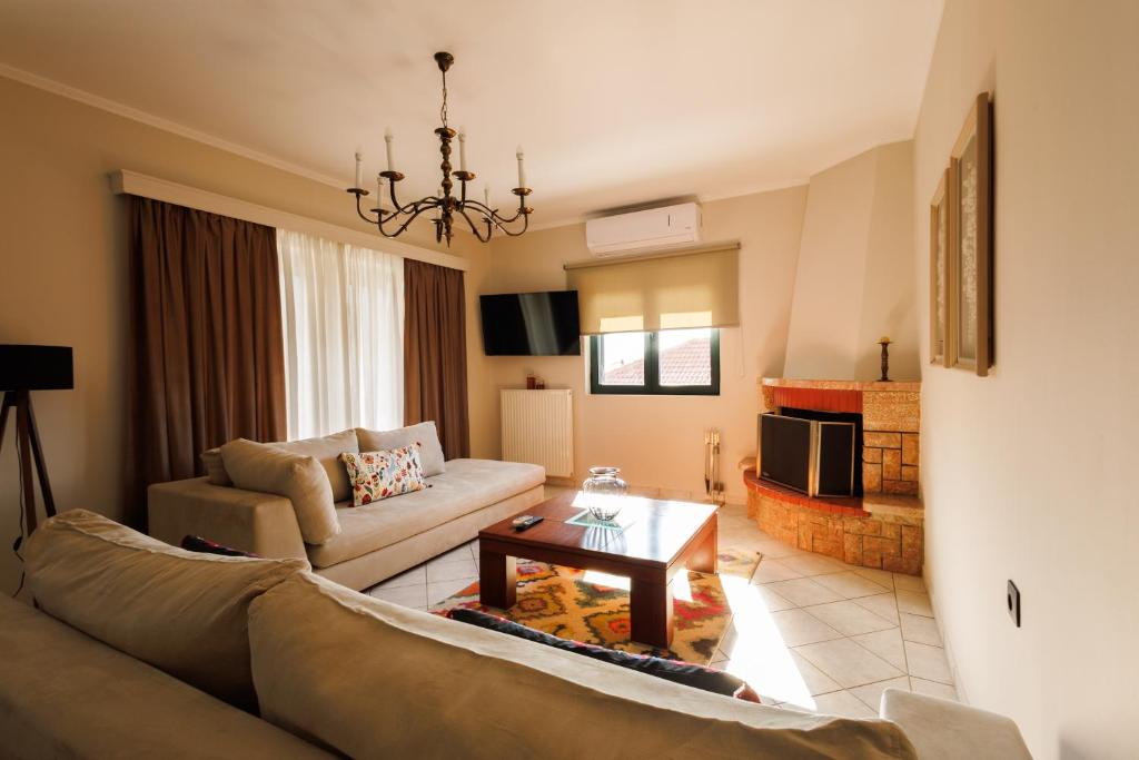 Χώρος καθιστικού στο White lavender house