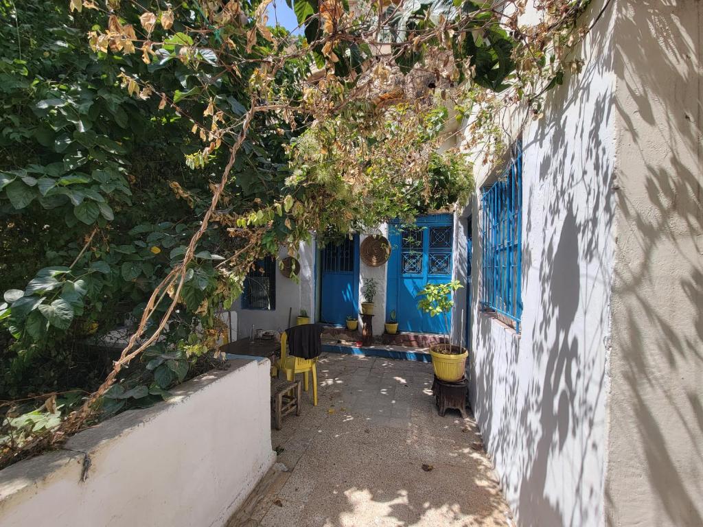 Beit El Asfour - Traditional Home with a Cave