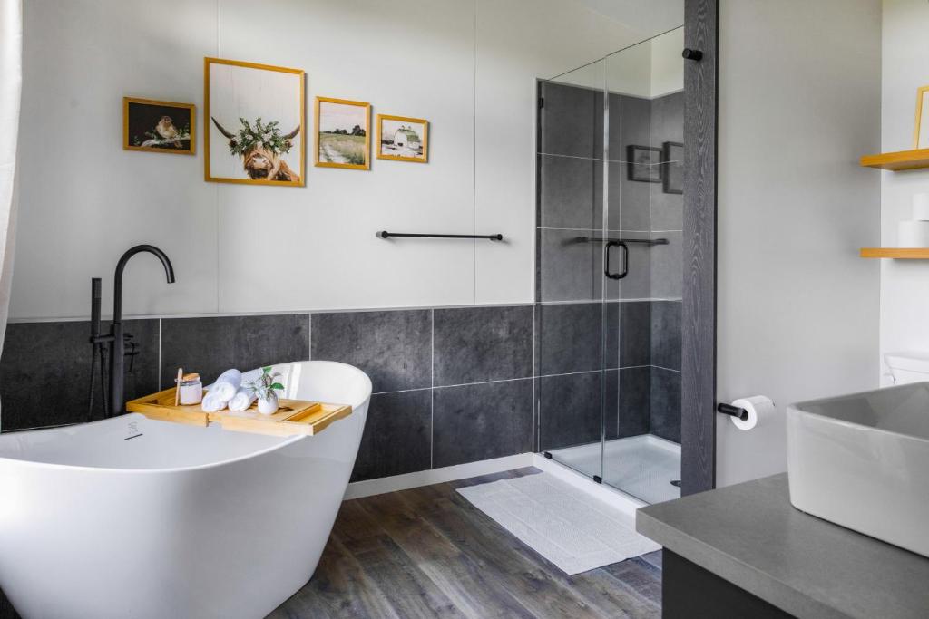 een badkamer met een groot bad en een douche bij Twilight Haven - Hot Tub in Shippenville