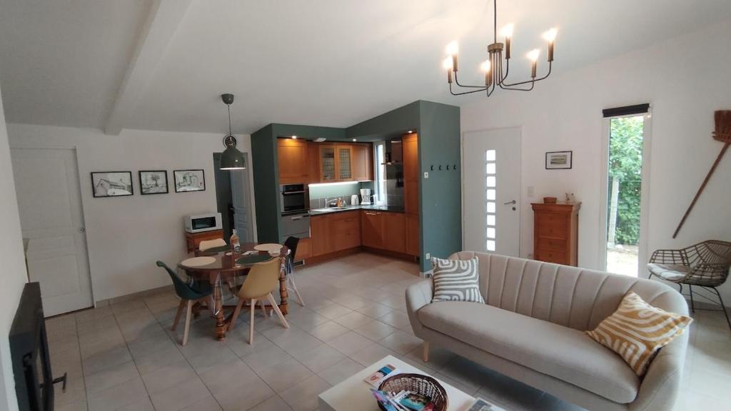 Η κουζίνα ή μικρή κουζίνα στο Calme et lumineux - Proche Zoo de Beauval et Châteaux de la Loire