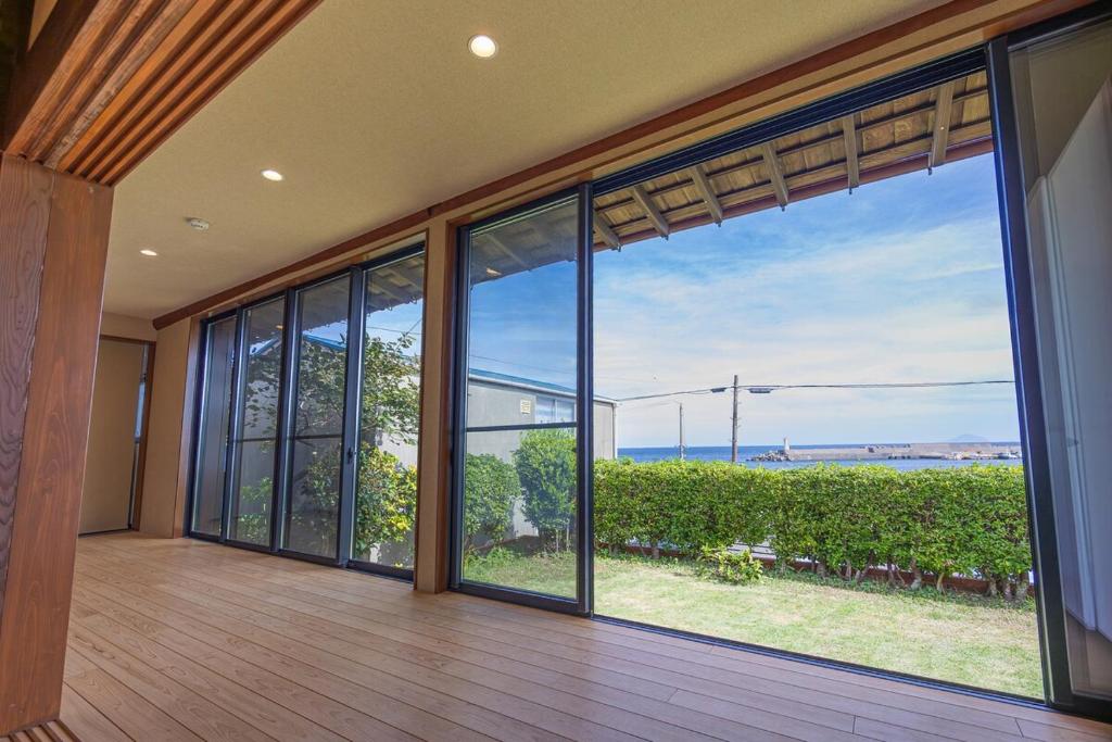 Μπαλκόνι ή βεράντα στο 海が見える1棟貸し!バレルサウナ付きの家族で泊まれる貸し別荘!絶景とプライベート空間を満喫!