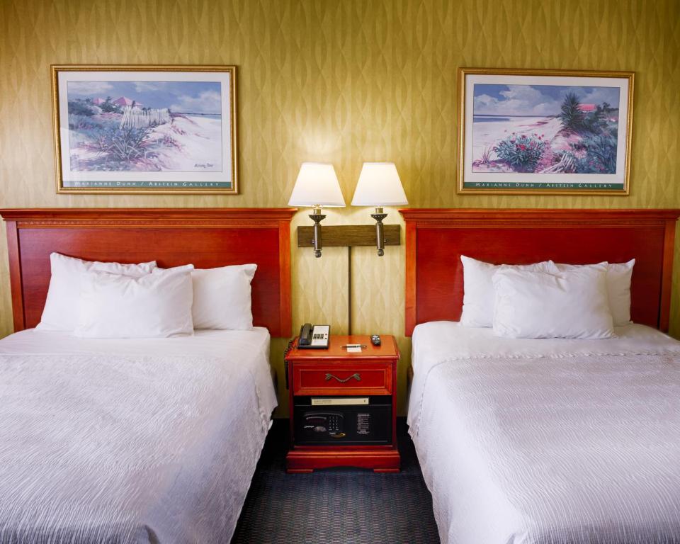 The Oceanfront Inn - Virginia Beach - Ocean Front Room - Two Double Beds