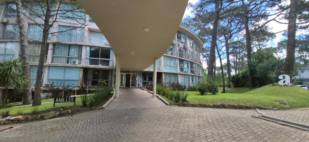 Το κτήριο όπου στεγάζεται  το διαμέρισμα