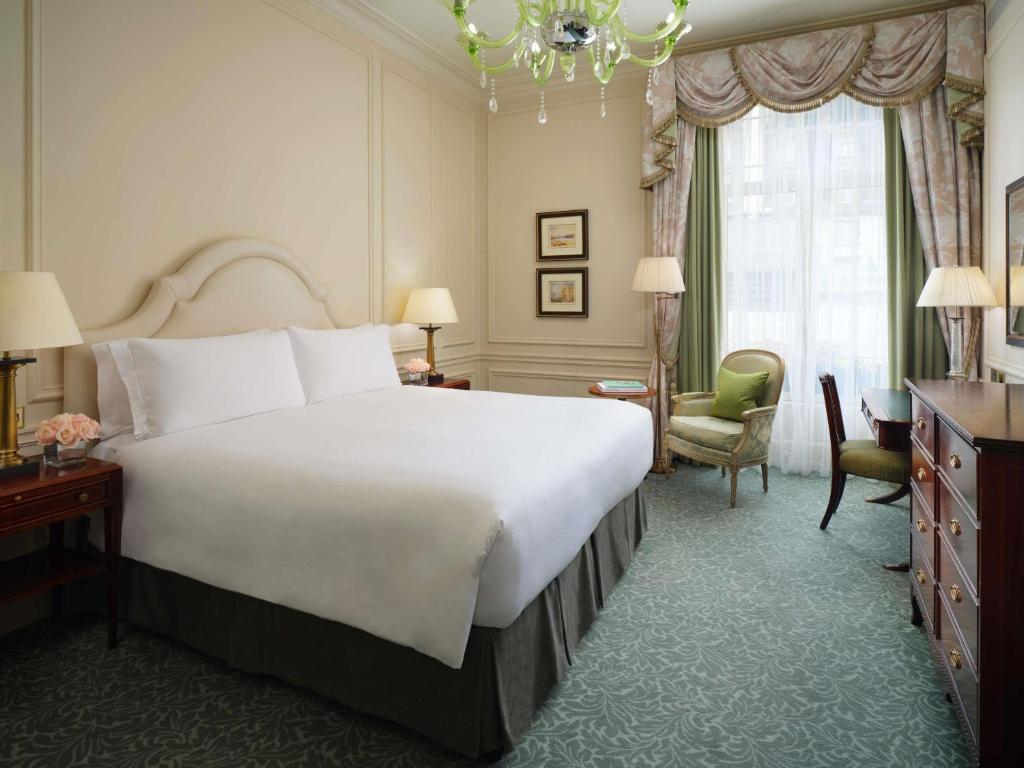 
Heritage Deluxe King Room
