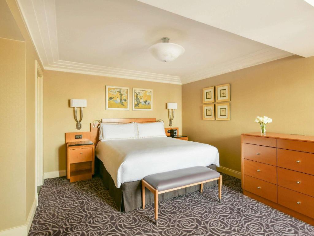 
One Bedroom Suite Partial River View
