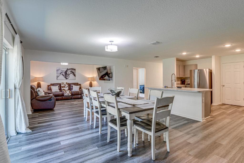 Køkken eller tekøkken på 3 Mi to SummerGlen Golf Club Ocala Getaway!