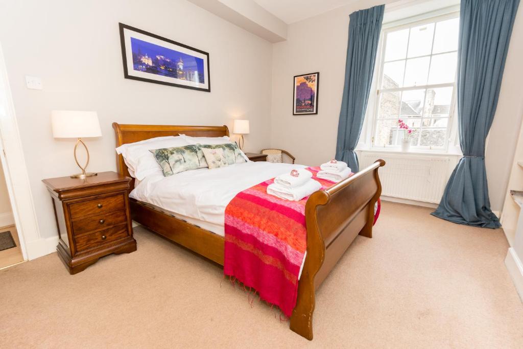a bedroom with a bed and a window at Luxury New Town 1 Bed Apartment in Edinburgh
