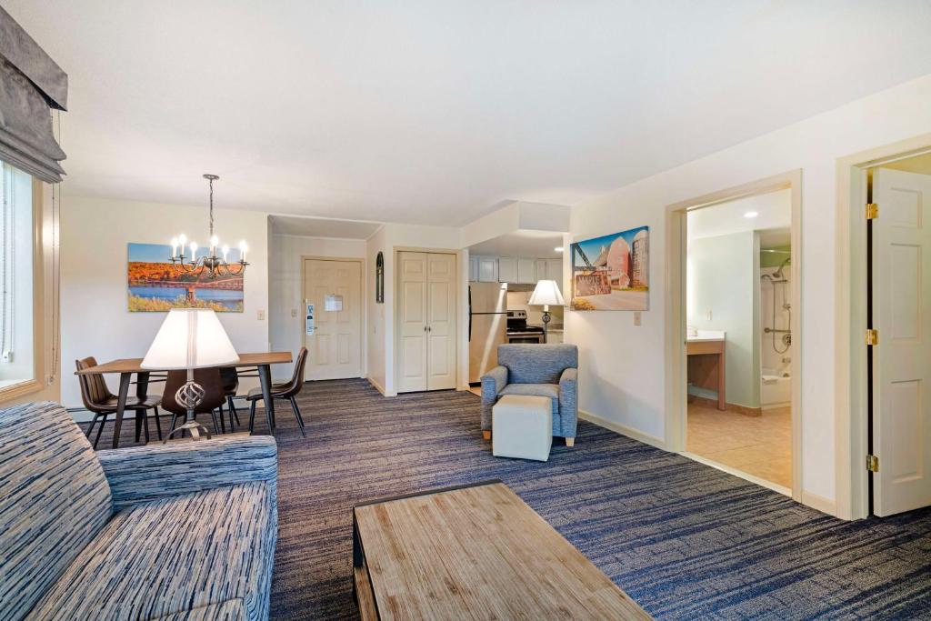 Best Western Inn & Suites Rutland-Killington photo