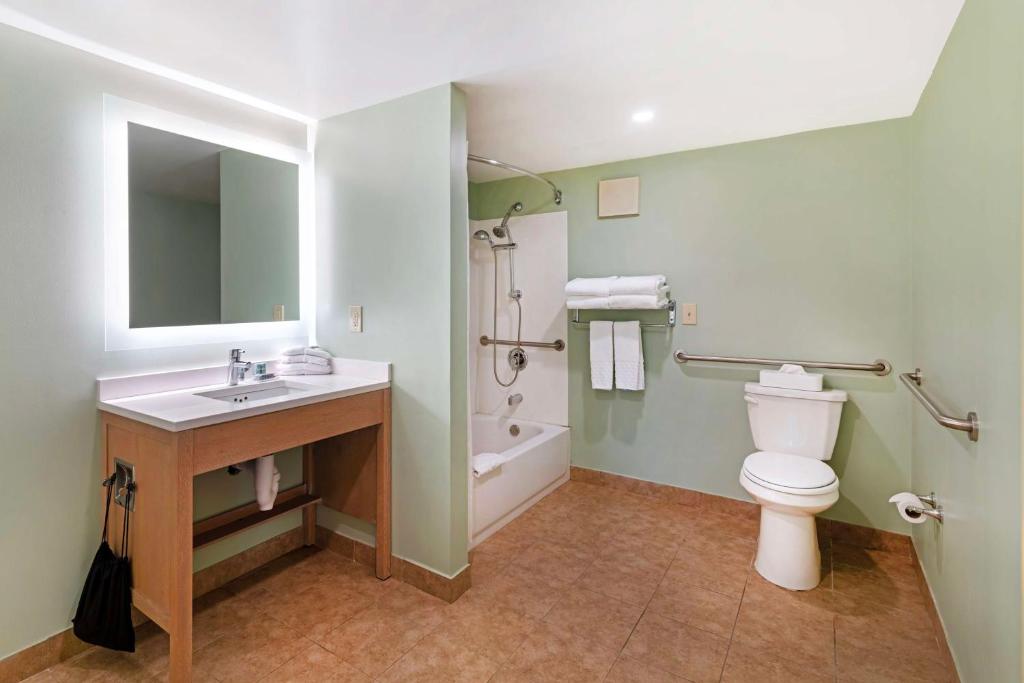 Best Western Inn & Suites Rutland-Killington photo