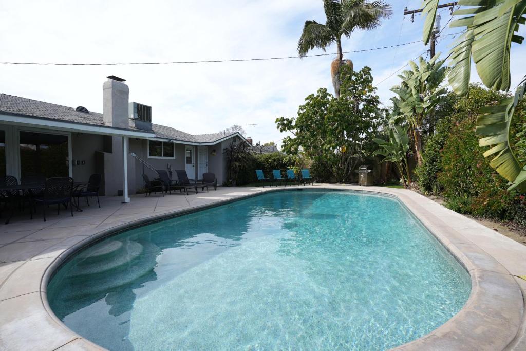 Swimmingpoolen hos eller tæt på Destination #25