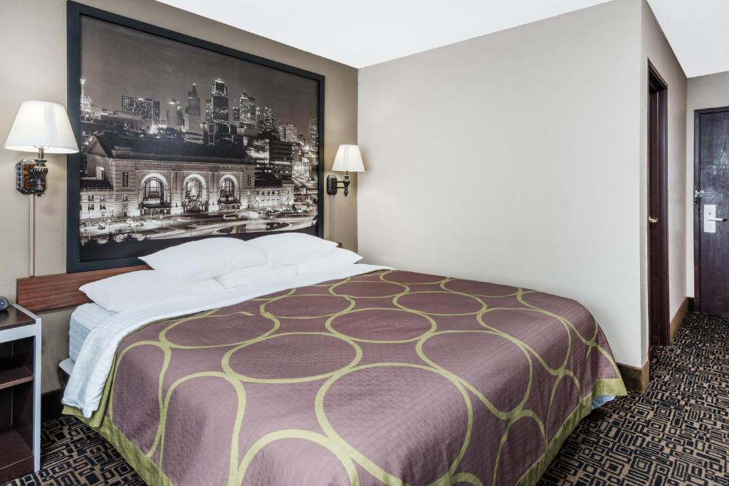Super 8 by Wyndham Warrensburg - King Room - Non-Smoking