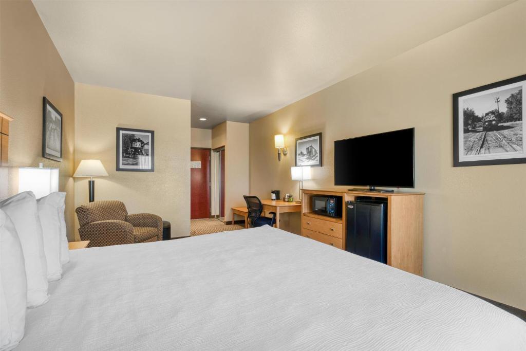 Best Western Shelby Inn & Suites - Habitación Con Cama Extragrande - No Fumadores