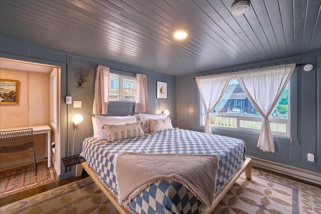 Giường trong phòng chung tại The Nest #8