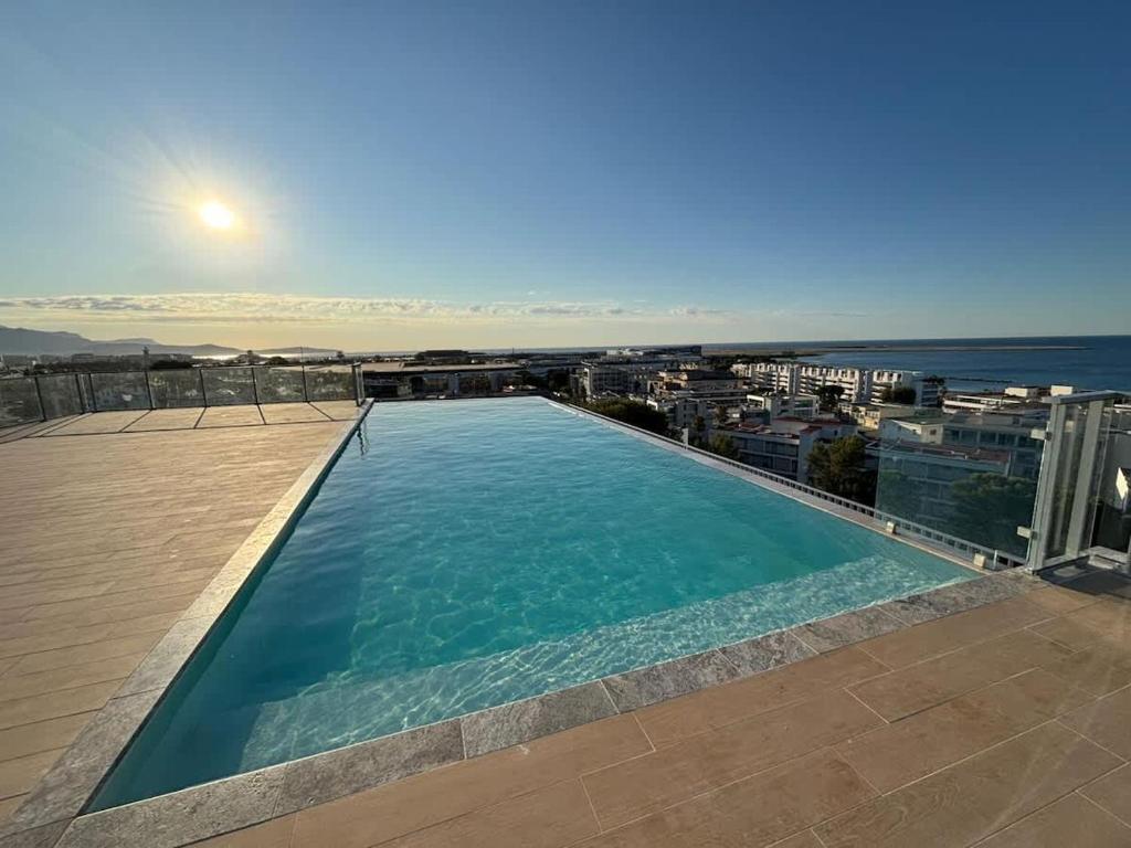 Bazén v ubytování Seaside Azur nebo v jeho okolí