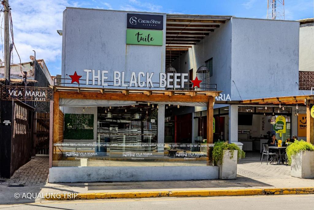 a store with a sign that reads the black beer at Flat Vila Maria in Marechal Deodoro