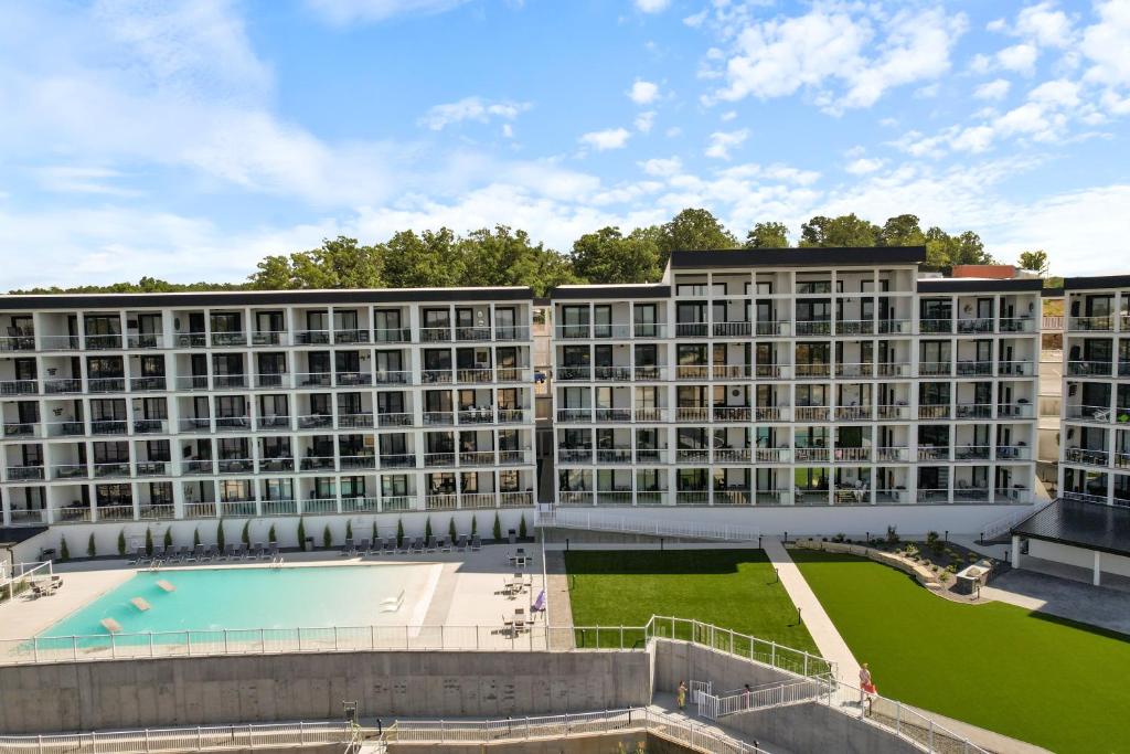 Πισίνα στο ή κοντά στο Topsider Experience in the Heart of Osage Beach