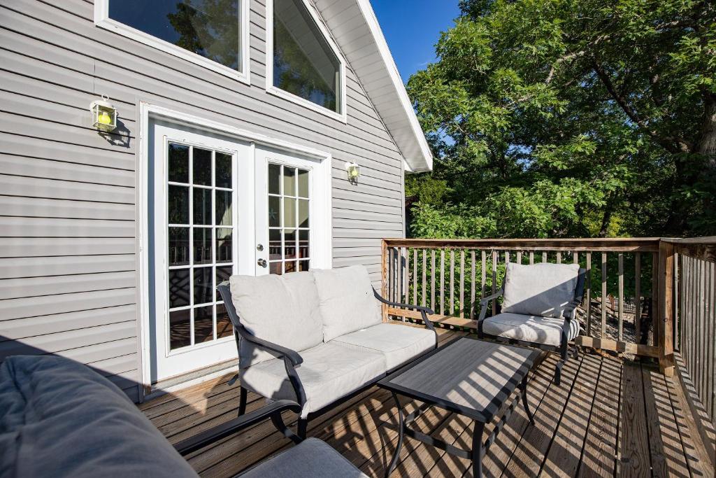 Balkón nebo terasa v ubytování Private Dock, Paddle Boards, Views & Hot Spots!