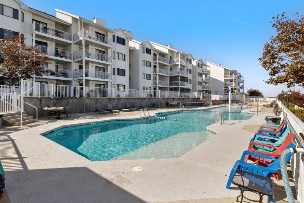 Πισίνα στο ή κοντά στο Pet-Friendly Condo at MM-19 w/ Boat Slip & Lake Views