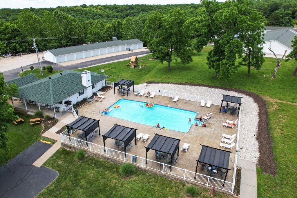 Bazén v ubytování Penthouse Living In The Heart of the State Park nebo v jeho okolí