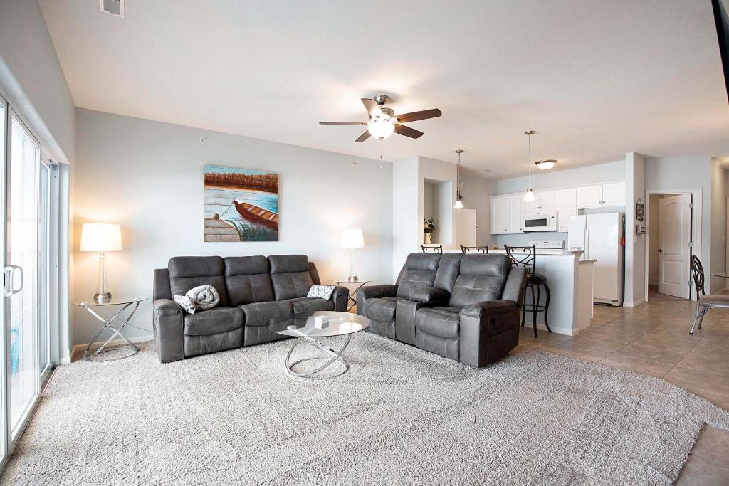 Kuchyň nebo kuchyňský kout v ubytování Island Life! Pool, Grilling Patio & Amazing Views!