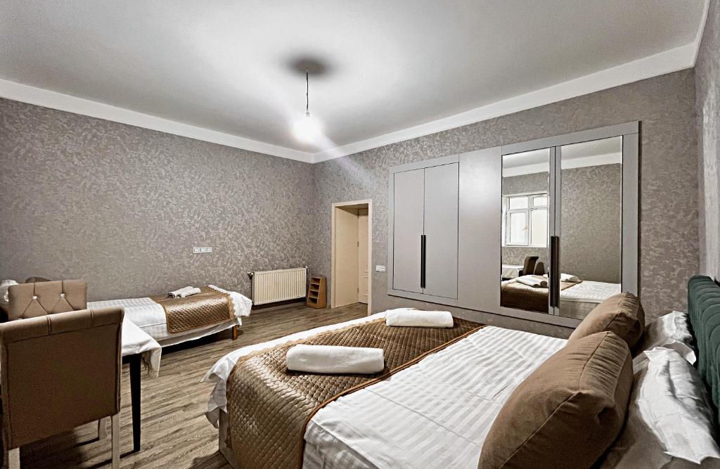 Giường trong phòng chung tại Daffodils Sweet Home