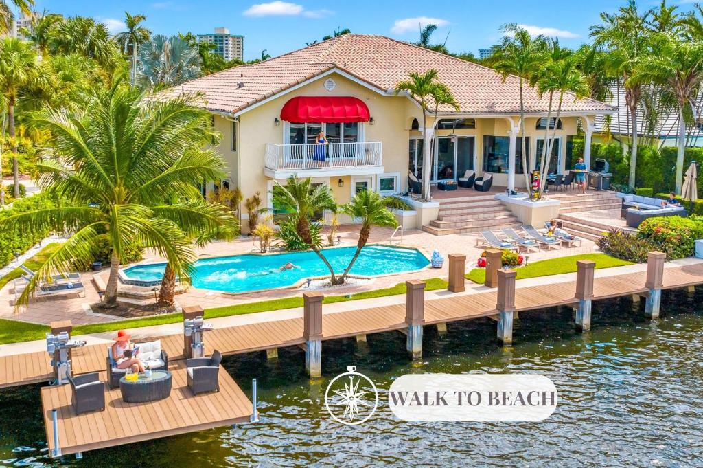 Πισίνα στο ή κοντά στο Waterfront Heated Pool Canal View Access Coastal Key VlLLAS