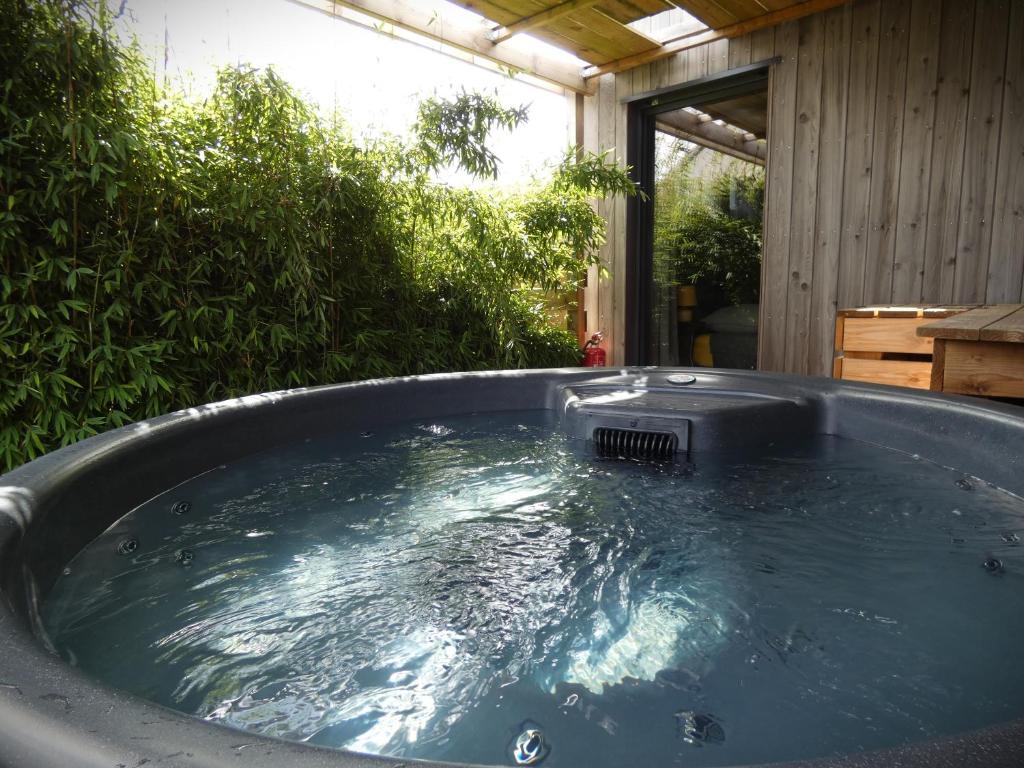 a jacuzzi tub with a thermometer in it at Cottage chaleureux avec Sauna & Jacuzzi in Saint-Coulitz