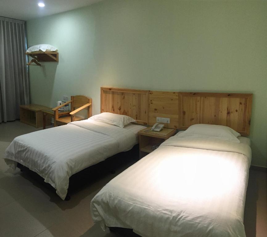 Postel nebo postele na pokoji v ubytování Semerah Garden Hotel