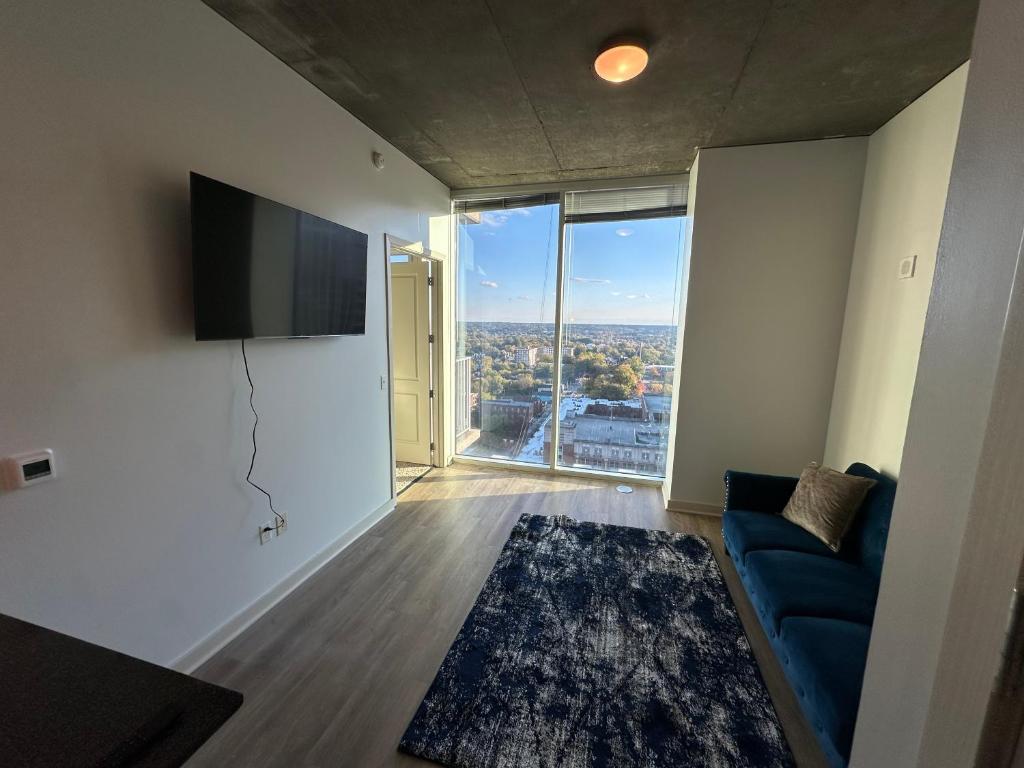 Μια τηλεόραση ή/και κέντρο ψυχαγωγίας στο Downtown one bedroom