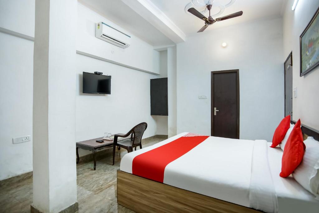 Μια τηλεόραση ή/και κέντρο ψυχαγωγίας στο Hotel O SURYA INN