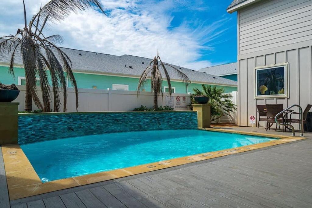 Swimmingpoolen hos eller tæt på Shared Heated Pool Pet & Family Friendly Winter Rates