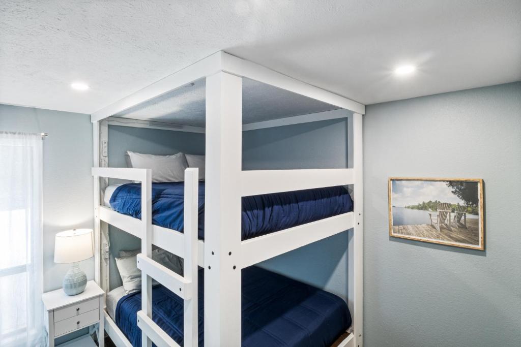 a bunk bed room with two bunk beds at Our Cove Retreat - Perfect for Wave-Free Swimming, Tanning & Prime Location Fun! in Lake Ozark