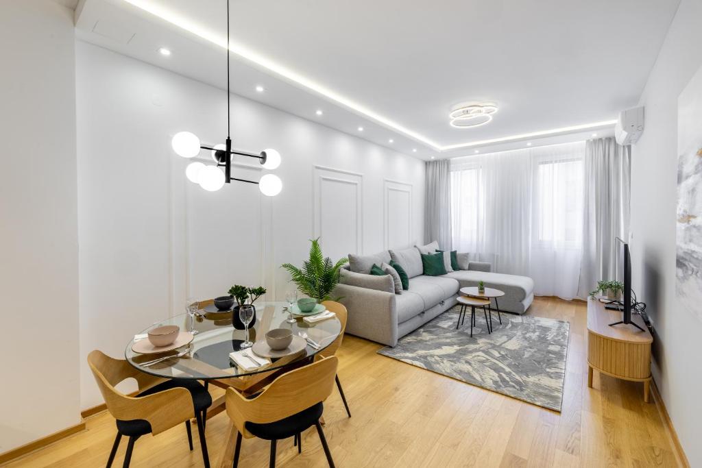 a living room with a table and a couch at Premier Nova Residence in Novi Sad