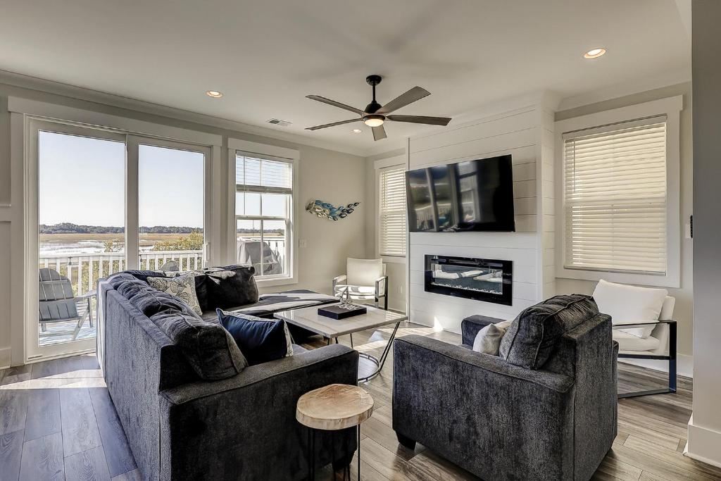 Picture of Brand New Waterfront Luxury Home Private Covered Pool Sleeps 14 ...