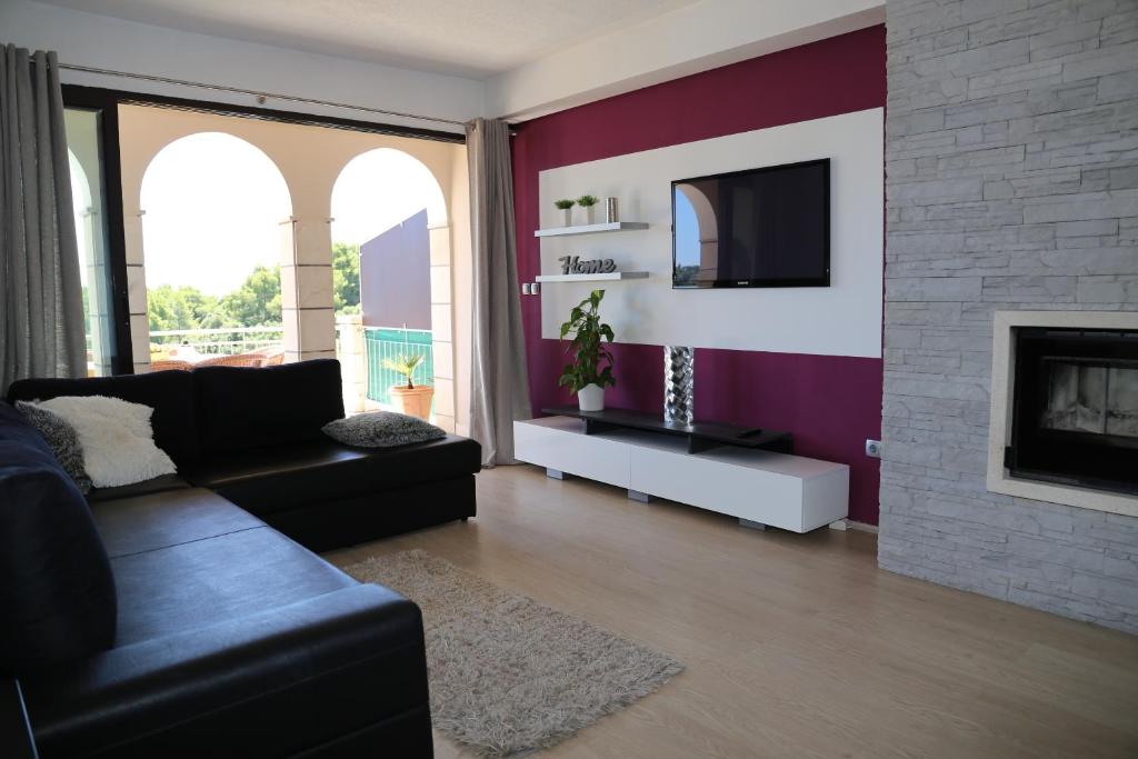 Telewizja i/lub zestaw kina domowego w obiekcie Apartments Pržina