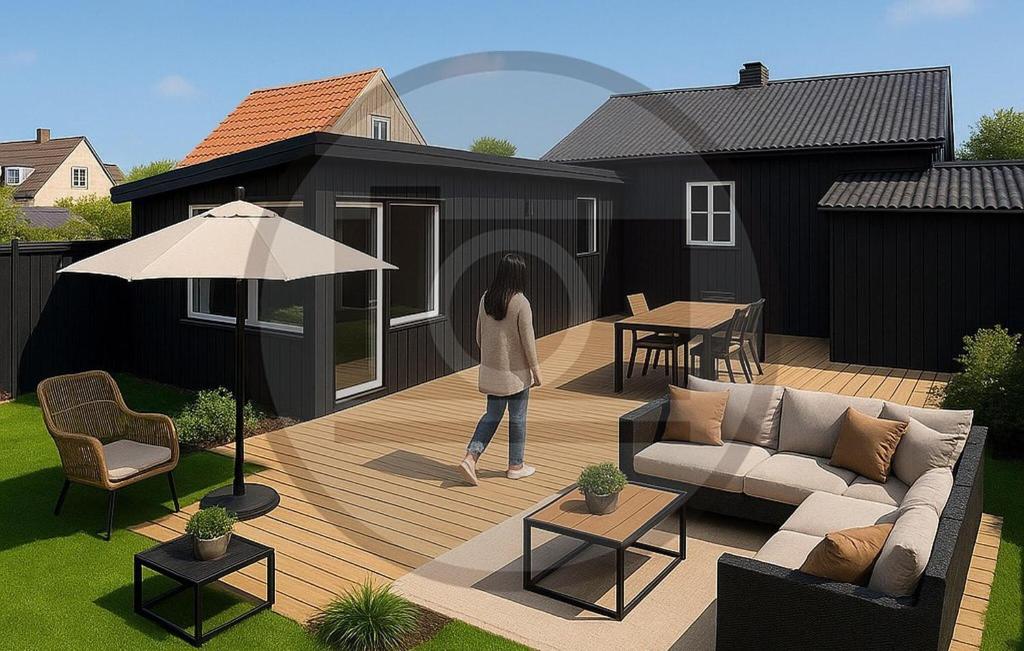 een vrouw loopt op een houten dek bij Lovely Home In Thyborøn With Wifi in Thyborøn