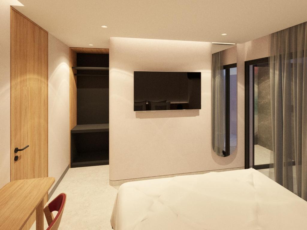 Una habitación con una cama y un televisor en una pared. en Waves & Ko, en San Andrés