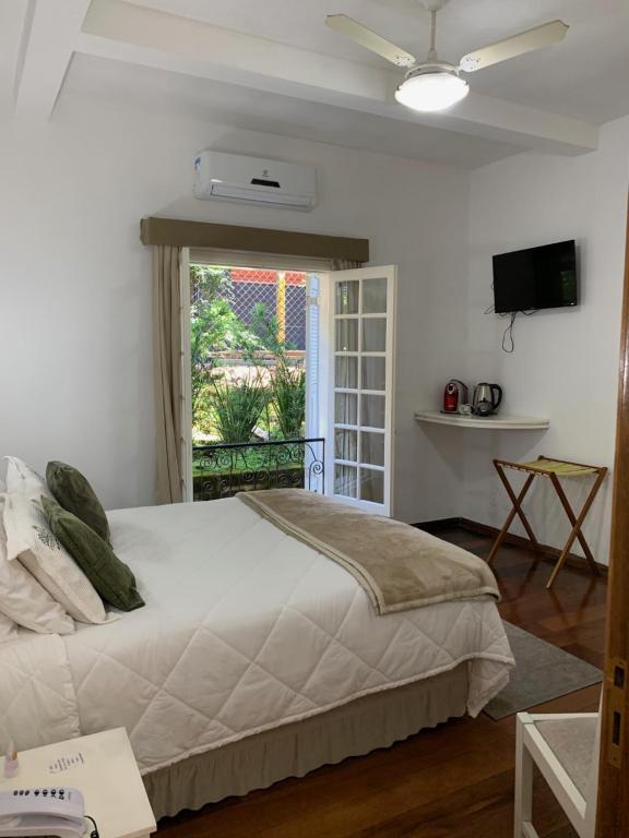 En eller flere senge i et værelse på SPA LIFESTYLE Centro de Bem Estar