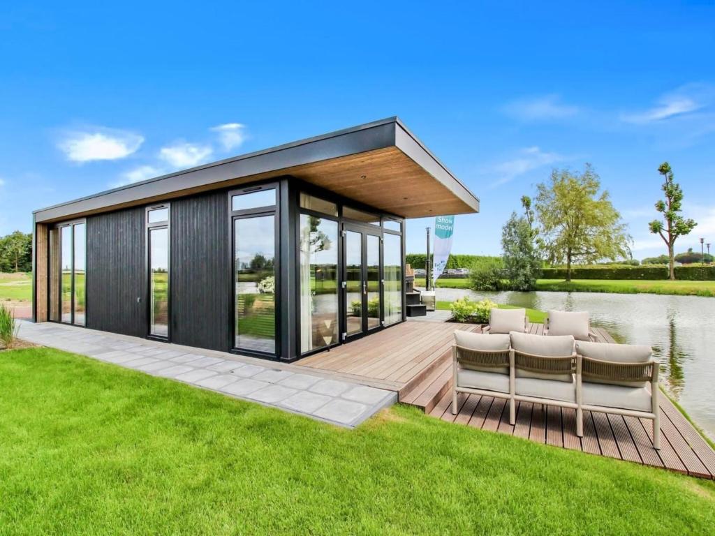 Κήπος έξω από το Modern holiday home in Kesteren